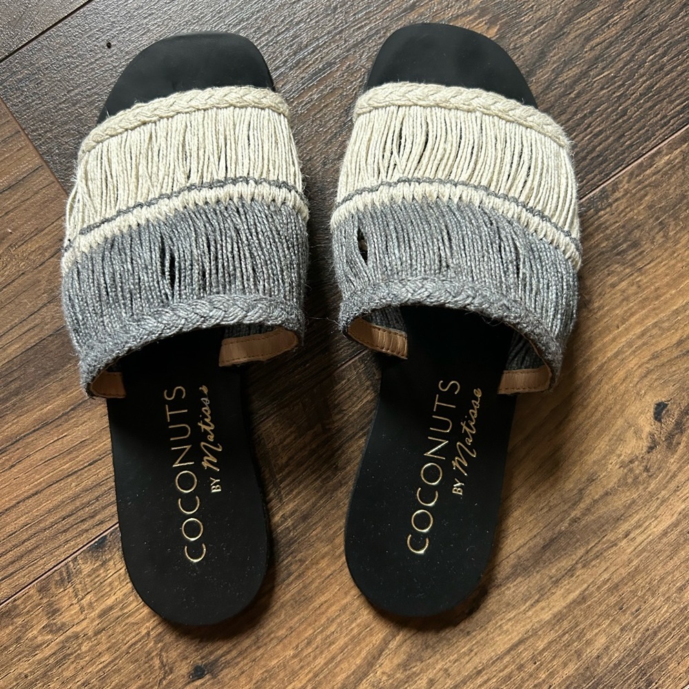 Women’s flats